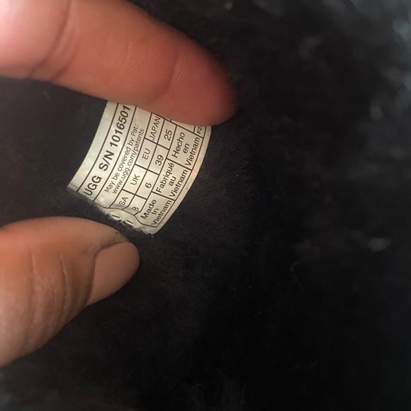 EUC Bailey Bow tie Uggs - Size 8 - Picture 9 of 9